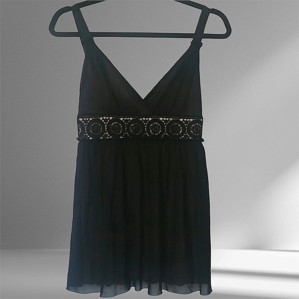Guess Black Empire Waist Top – Size Small